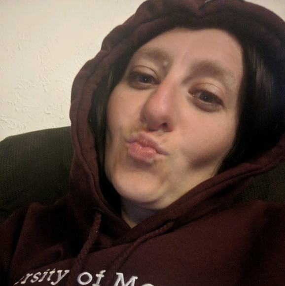 Meet your Posher, Jennifer - Picture 1 of 1